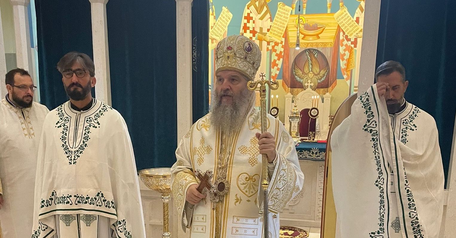 ЕПИСКОП АНДРЕЈ СЛУЖИО ЛИТУРГИЈУ  У ВРЊАЧКОЈ БАЊИ