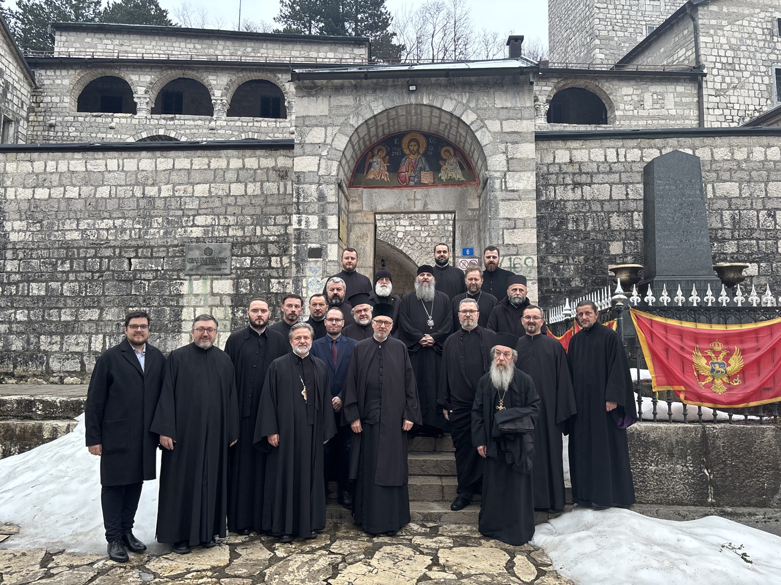 ЕПИСКОП АНДРЕЈ СА СВЕШТЕНСТВОМ У ЦРНОЈ ГОРИ